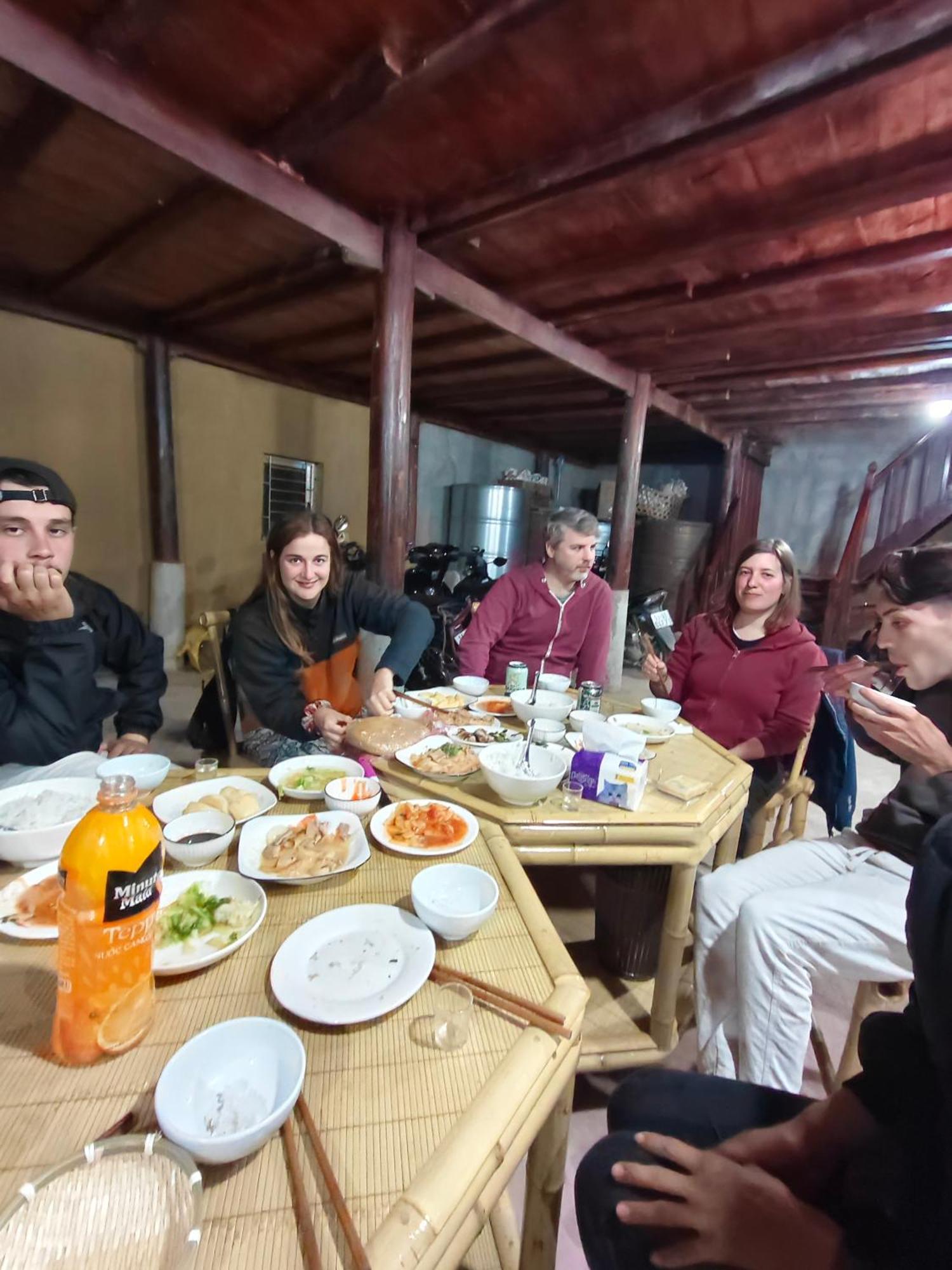 Nung An Homestay Quang Uyen Buitenkant foto